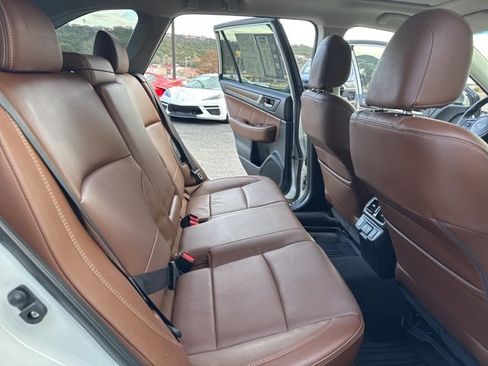Used 2019 Subaru Outback 2.5i Touring image 12