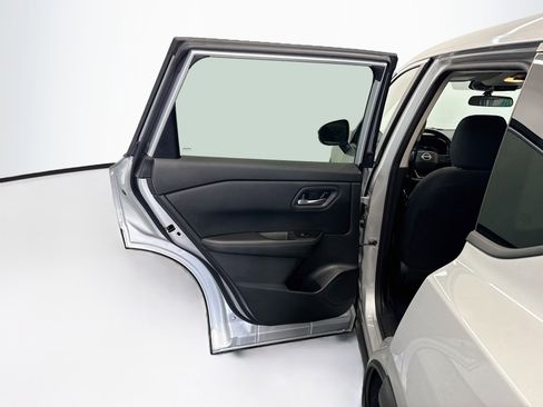 Used 2025 Nissan Rogue SV FWD image 25