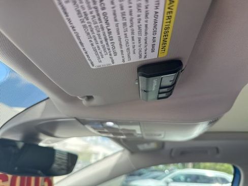 Used 2023 Volkswagen Taos SE image 23