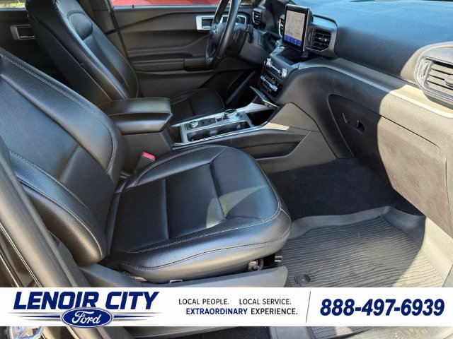 Used 2020 Ford Explorer XLT w/ Equipment Group 202A AWD/4WD image 13