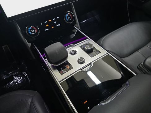 Used 2023 Land Rover Range Rover Long Wheelbase SE image 26