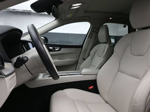 Used 2024 Volvo XC60 B5 Plus w/ Protection Package Premier AWD/4WD image 10