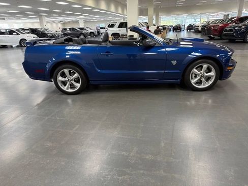Used 2009 Ford Mustang GT RWD image 33