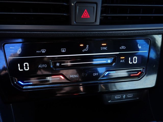 Used 2025 Volkswagen Jetta SE FWD image 17