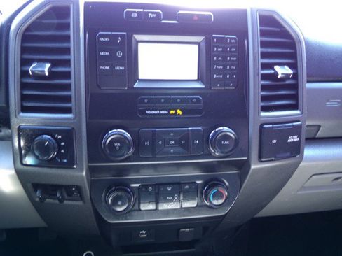 Used 2019 Ford F550 4x4 Regular Cab Super Duty image 17