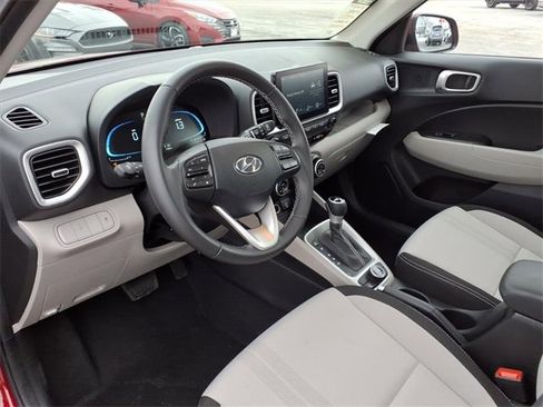 Used 2025 Hyundai Venue SEL image 12