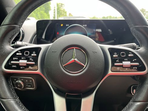 Used 2020 Mercedes-Benz GLB 250 4MATIC image 8