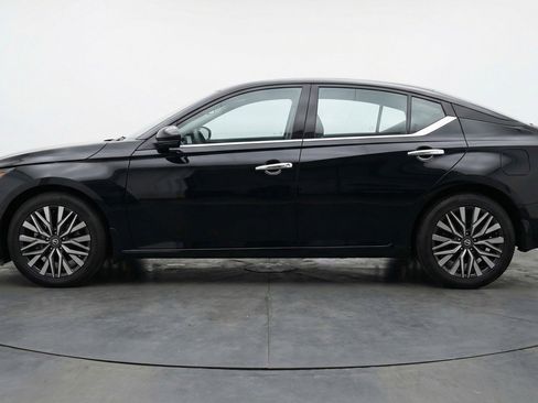 Used 2025 Nissan Altima 2.5 SV FWD image 5