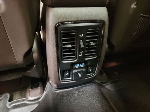 Used 2018 Jeep Grand Cherokee Overland image 26