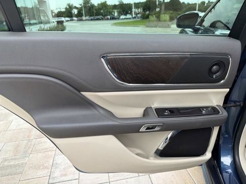 Certified 2020 Lincoln Continental w/ Premium Package FWD image 17