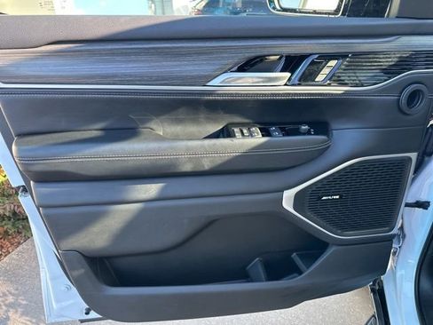 Used 2023 Jeep Wagoneer L Series II image 17