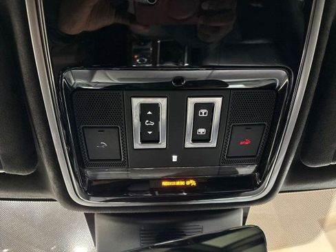 Used 2019 Land Rover Range Rover Autobiography image 16