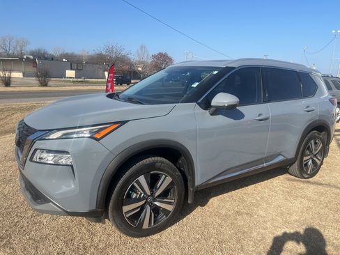 Used 2021 Nissan Rogue SL image 1