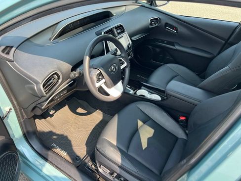 Used 2017 Toyota Prius Four FWD image 12