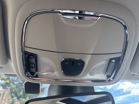 Used 2019 Jeep Cherokee Limited w/ Luxury Group image 21