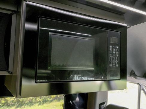 Used 2025 Mercedes-Benz Sprinter 2500 image 96