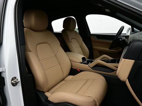 Certified 2026 Porsche Cayenne Coupe AWD/4WD image 17