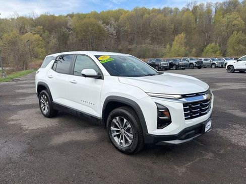 Used 2025 Chevrolet Equinox LT w/ Safety and Technology Package AWD/4WD image 2