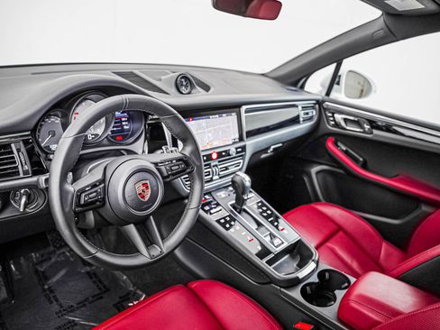 Certified 2026 Porsche Macan S AWD/4WD image 4