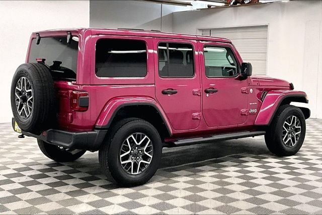 Used 2024 Jeep Wrangler Unlimited Sahara w/ Technology Group AWD/4WD image 12