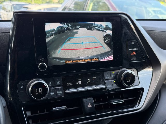 Used 2023 Toyota Highlander XLE AWD/4WD image 17