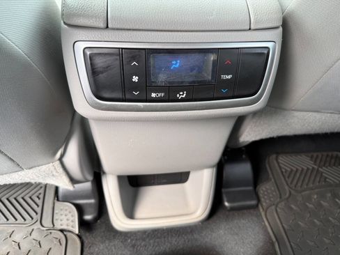 Used 2019 Toyota Highlander LE image 15