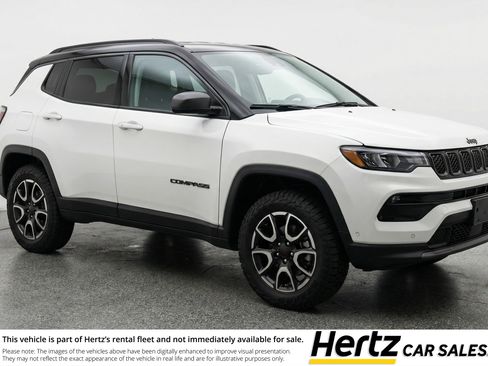 Used 2025 Jeep Compass Trailhawk image 1