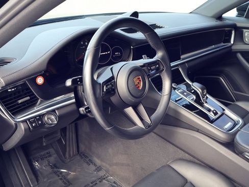 Certified 2023 Porsche Panamera 4 Platinum Edition image 4