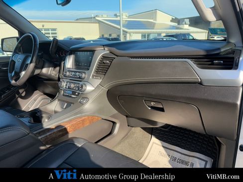Used 2017 Chevrolet Suburban LT w/ LT Signature Package image 31