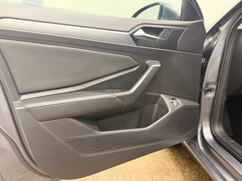 Used 2022 Volkswagen Jetta SE image 15