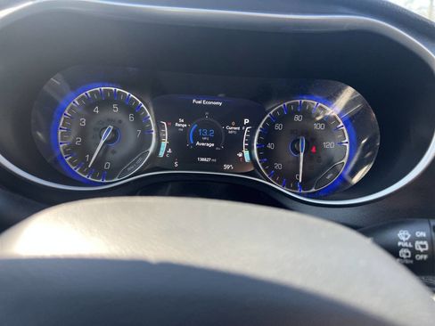 Used 2020 Chrysler Pacifica Limited FWD image 20