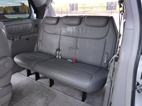 Used 2005 Toyota Sienna XLE image 15