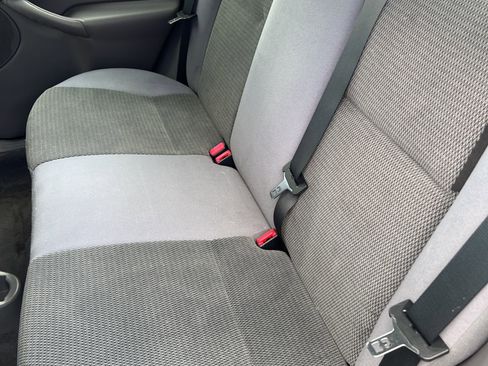 Used 2004 Ford Focus SE FWD image 12