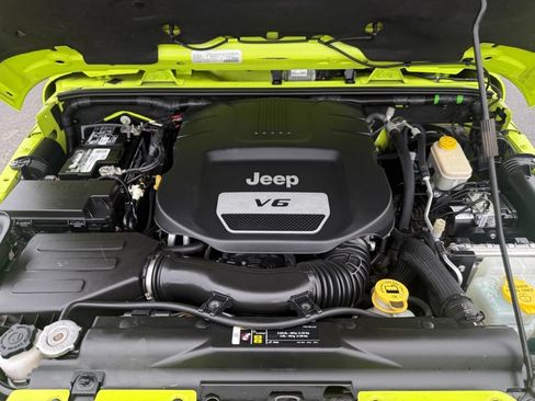 Used 2017 Jeep Wrangler Unlimited Sahara w/ Dual Top Group AWD/4WD image 62
