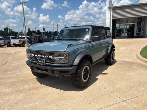 Used 2021 Ford Bronco Badlands w/ Sasquatch Package AWD/4WD image 8