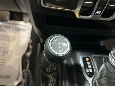 Used 2020 Jeep Wrangler Unlimited Sahara image 29