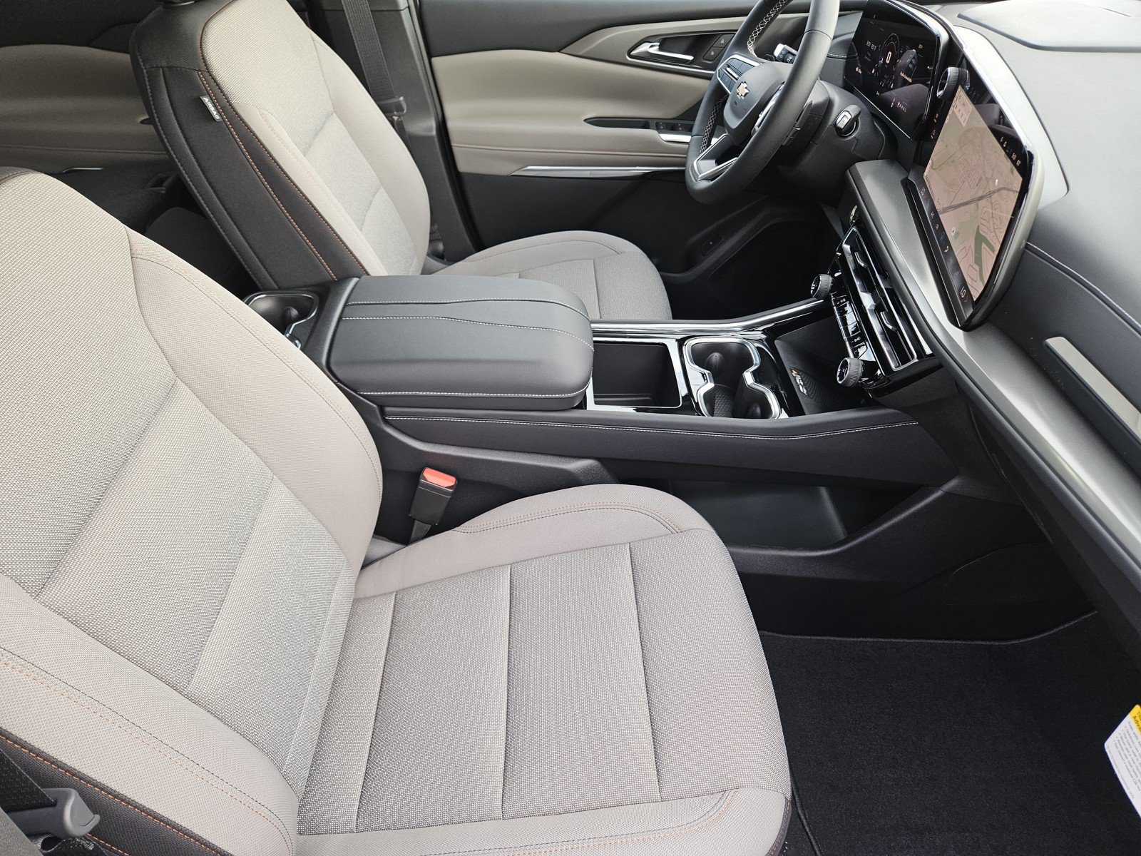 New 2027 Chevrolet Traverse LT w/ Driver Confidence Package FWD image 10
