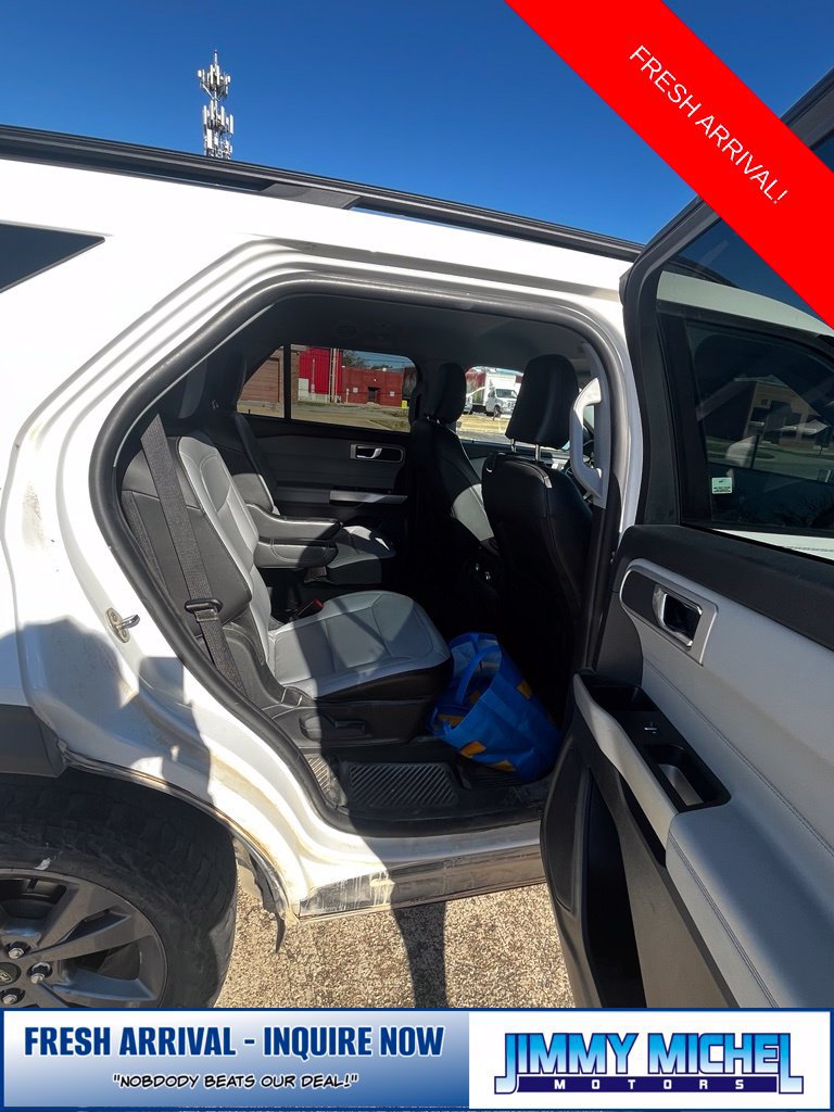 Used 2021 Ford Explorer XLT AWD/4WD image 2