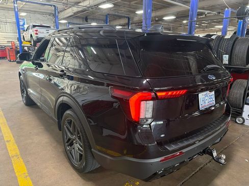 Used 2025 Ford Explorer ST-Line w/ Premium Package RWD image 11