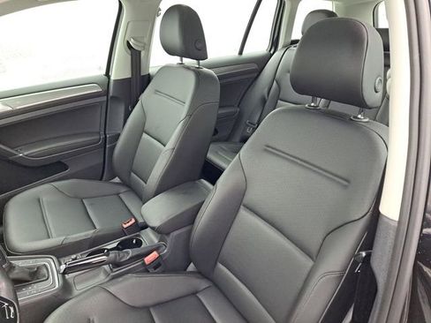Used 2017 Volkswagen Golf Alltrack SE image 5