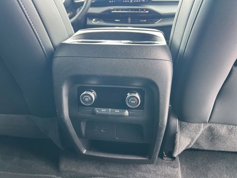 Used 2025 Buick Enclave Sport Touring image 36
