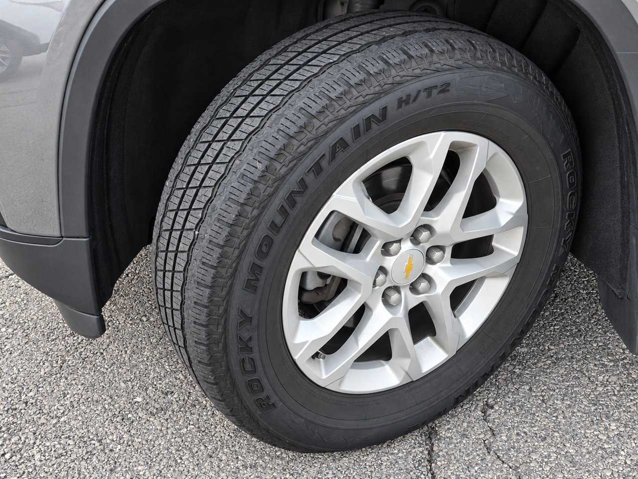 Used 2020 Chevrolet Traverse LS FWD image 11