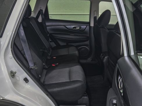 Used 2017 Nissan Rogue SV image 17