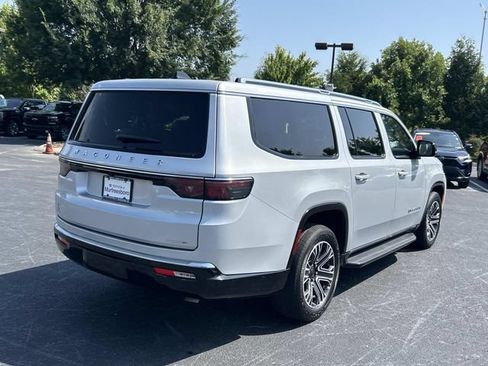 Used 2024 Jeep Wagoneer L Series II w/ Flexible Seating Group AWD/4WD image 4
