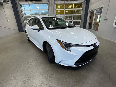 Used 2023 Toyota Corolla LE image 7