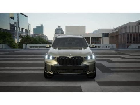 New 2026 BMW X5 xDrive40i w/ M Sport Package AWD/4WD image 3