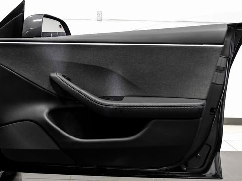 Used 2025 Tesla Model 3 Long Range image 46