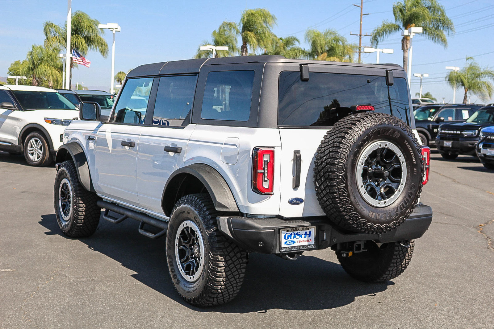 Certified 2023 Ford Bronco Badlands w/ Sasquatch Package AWD/4WD image 9