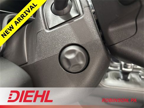 Used 2022 GMC Sierra 1500 AT4X image 25