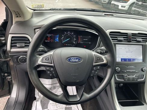 Used 2020 Ford Fusion SE FWD image 15